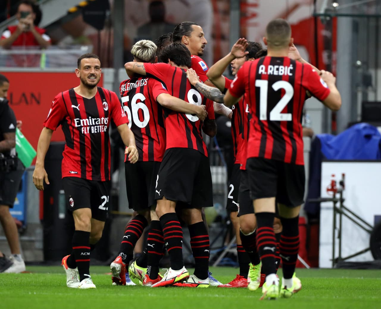 Milan: 40 anni fa la retrocessione in Serie B, oggi la lotta per lo scudetto