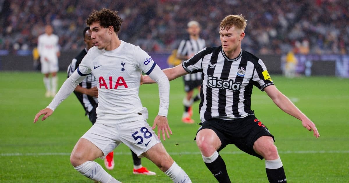 Manchester United su Lewis Hall: il terzino del Newcastle è l'obiettivo per il dopo-Shaw
