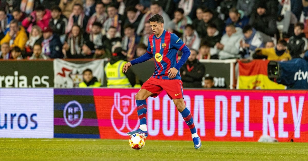 Un Barcellona da record travolge il Racing: Raphinha e Cancelo da applausi sotto la pioggia
