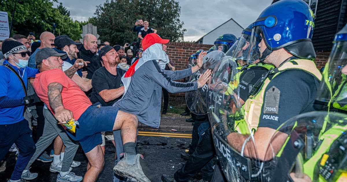Millwall-West Ham, la polizia rovina il piano delle tifoserie: retata prima del Dockers Derby