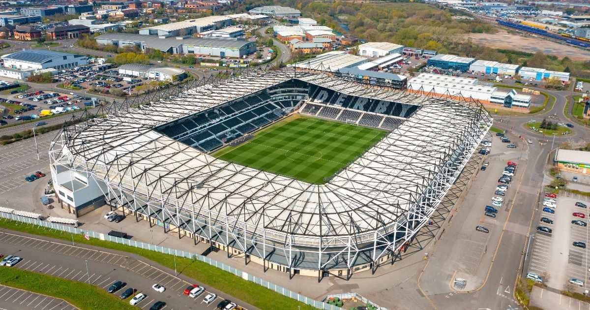 Pronostico Derby County-Leeds United: analisi e probabili formazioni