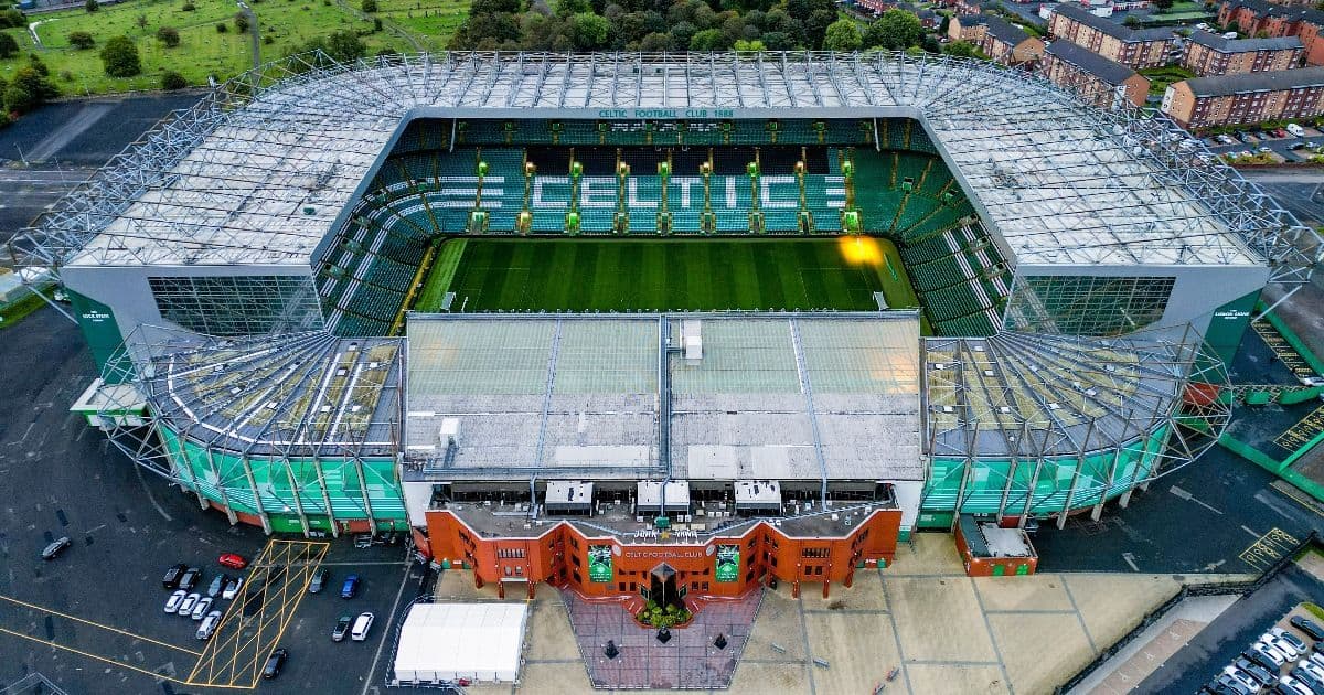 Stangata tifosi in Scozia: pugno duro della SPFL contro il Celtic e sanzioni sospese per invasione di campo