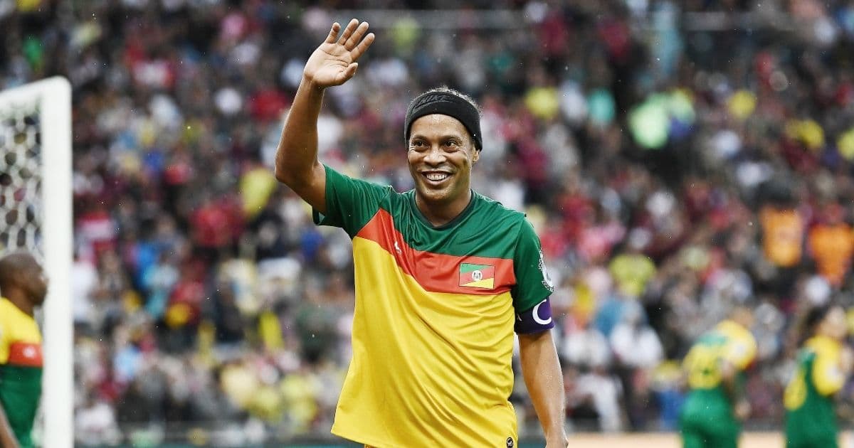 Ronaldinho, a 46 anni torna a giocare in Italia: ecco i motivi del suo ritorno