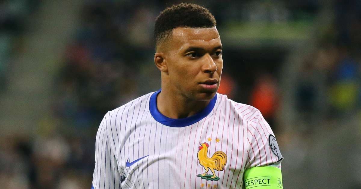 Mbappé, lo scivolone social fa il giro del web: pubblica (e cancella) una foto di Ester Expósito con la fascia da capitano