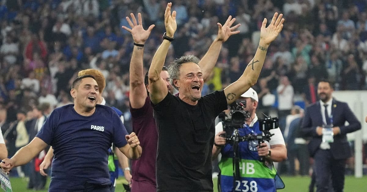 Pioggia di nomination per il PSG al Ballon d'Or: Luis Enrique incorna Kvaratskhelia e le sue stelle