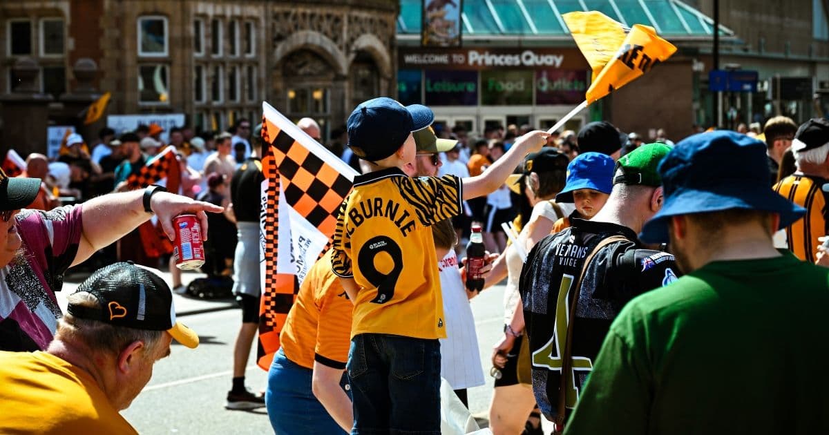 Paura per Sorba Thomas: l'attaccante del Hull City esce illeso da un grave incidente stradale