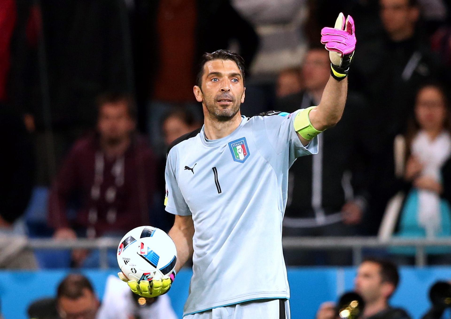 Eterno Buffon: il portiere del Parma rinnova fino al 2024