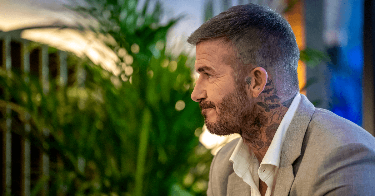 David Beckham, cavaliere sulle piste: soccorre una sciatrice caduta a Courchevel