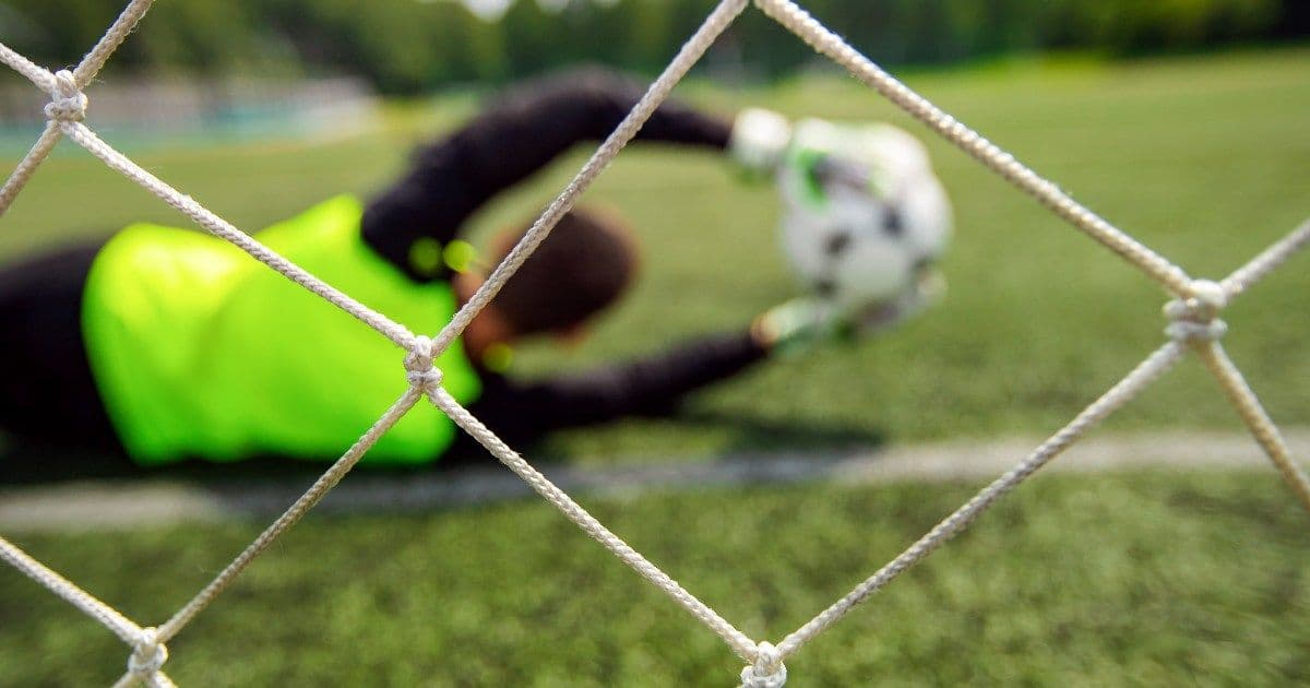 Sedici rigori e invasione di campo: notte folle nei playoff inglesi